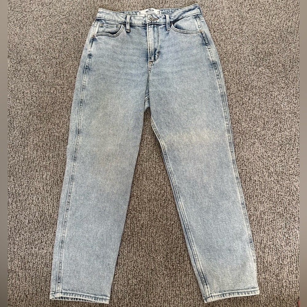 Hollister Light Blue Denim Curvy High-Rise Mom Jeans